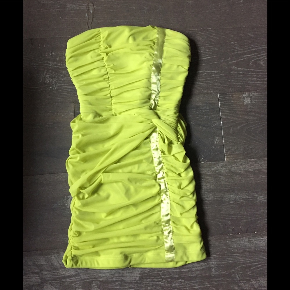 NEW Cutest dress size 7 never worn Make an offer